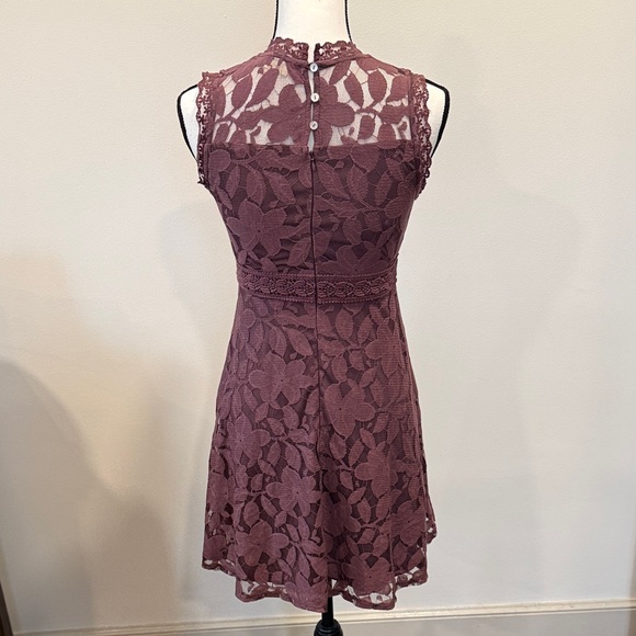 Alter'd State Dusty Plum Colored Lace Sleeveless Dress Size Small - Picture 7 of 14